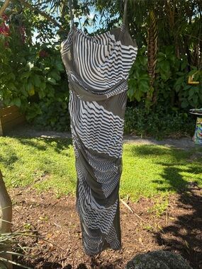 NWT Express Mesh Sleeveless Olive & White Wave-Print Maxi Dress side slit rushed